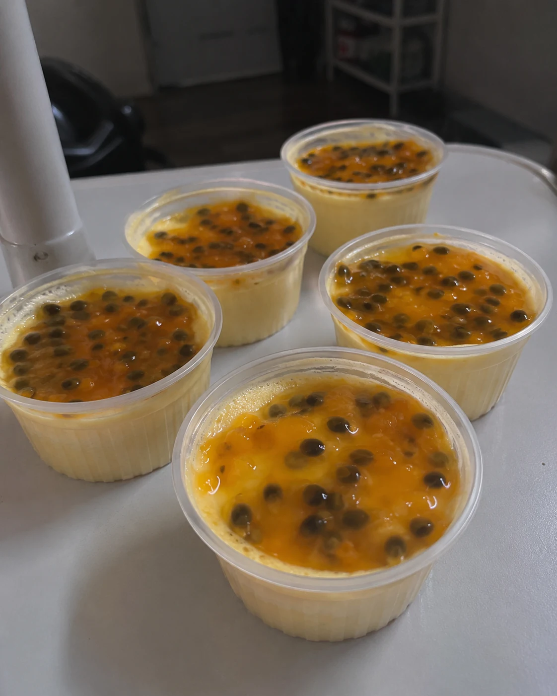 Mousse de maracujá em potinhos